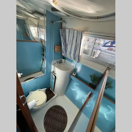 Beautiful 70s Vintage Yacht Boat In Barcelona Tekne