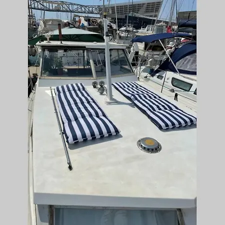 보트호텔 Beautiful 70s Vintage Yacht Boat In Barcelona 산트 아드리아 데 베소스